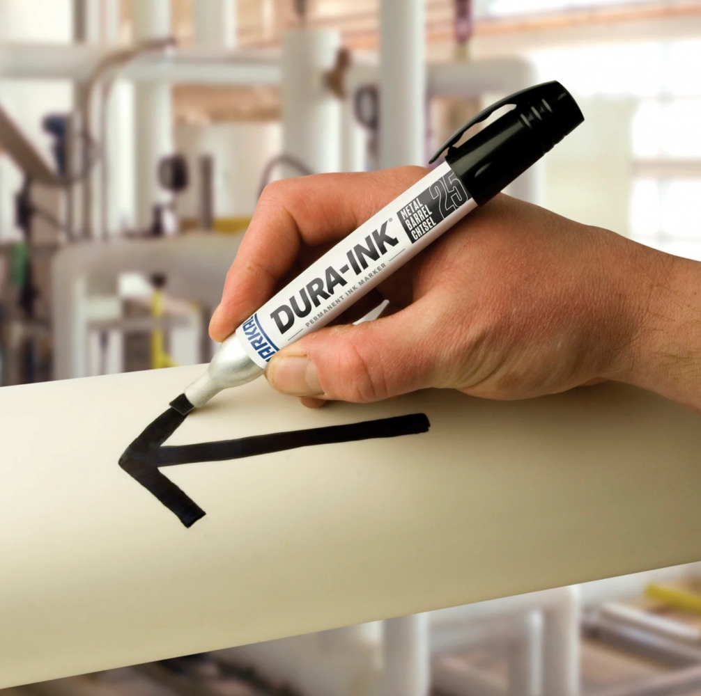 pics/Markal/2016/Dura Ink/markal-dura-ink-permanent-marker-25-black-marking-plastic-pipe.jpg